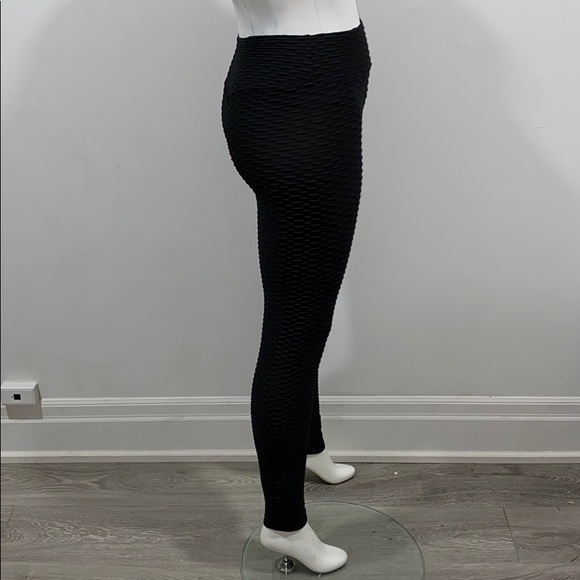 “TikTok” Black Ruched Leggings - Picture 5 of 5